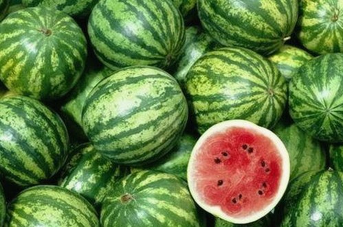 国产影视作品：从情感纠葛到历史沉淀，亮点与争议并存